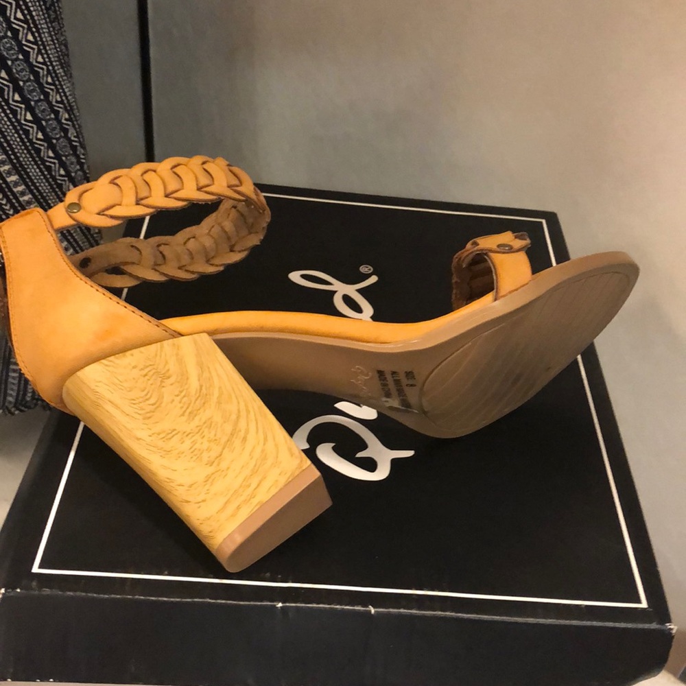 Brand new with box qupid branded woven pumps - Picture 4 of 5
